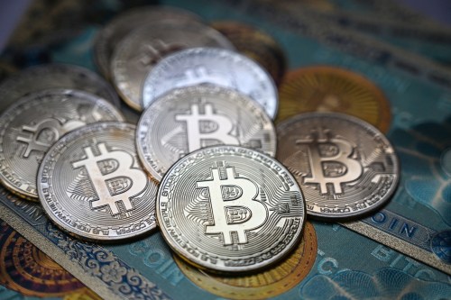XRP成交额飙225亿美元冲3.66美元！这场22%飙升，藏着下一个4美元信号